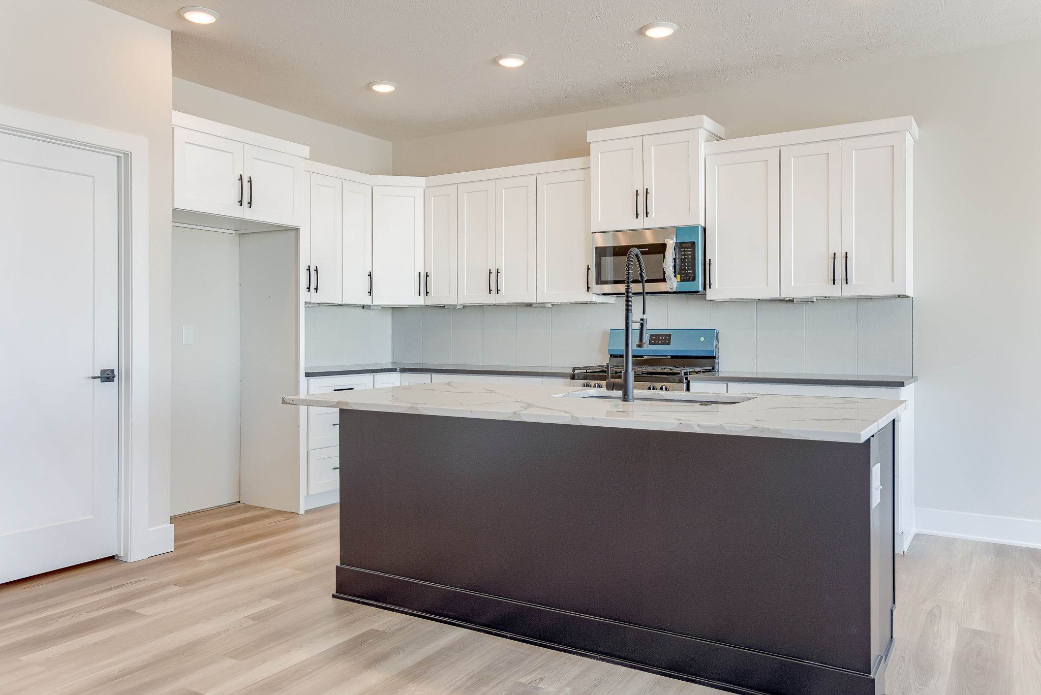 18483 Robin Cir, Omaha, NE 68136