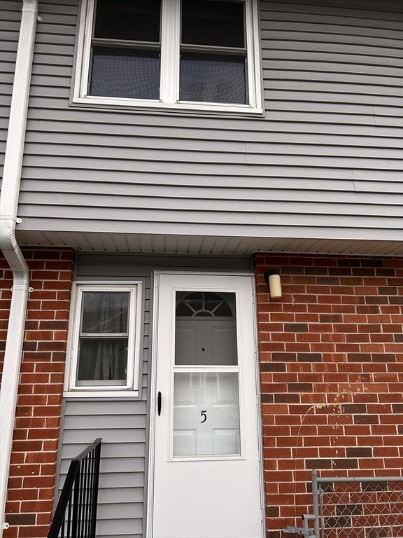 5 Manor Court, Springfield, MA 01118