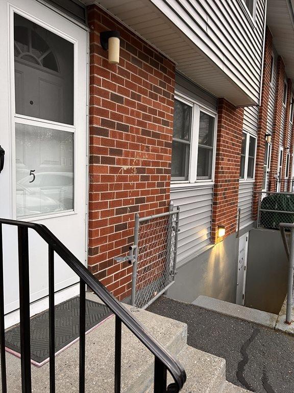 5 Manor Court, Springfield, MA 01118