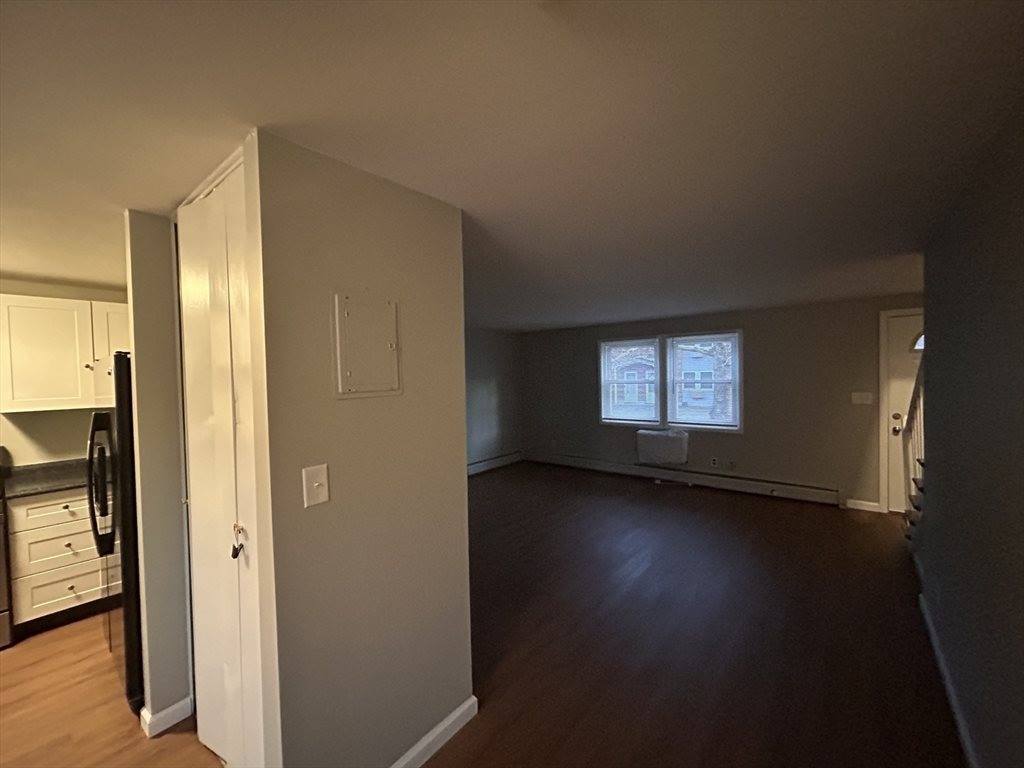 5 Manor Court, Springfield, MA 01118