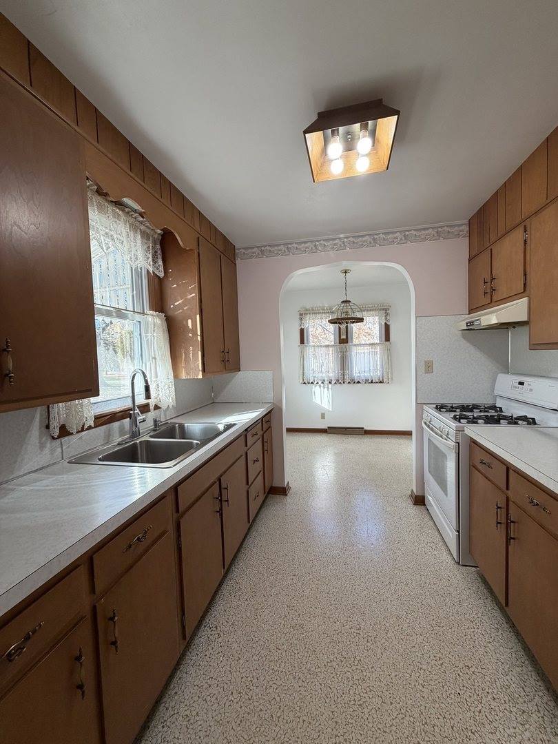 3723 Us Business 20 W, Freeport, IL 61032