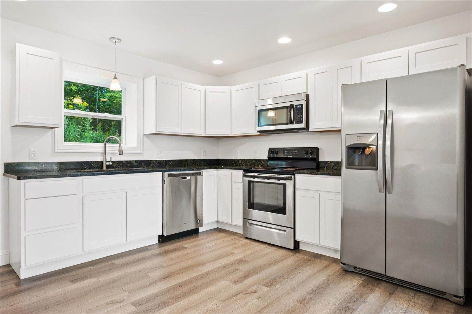 2425 US-2, Hermon, ME 04401