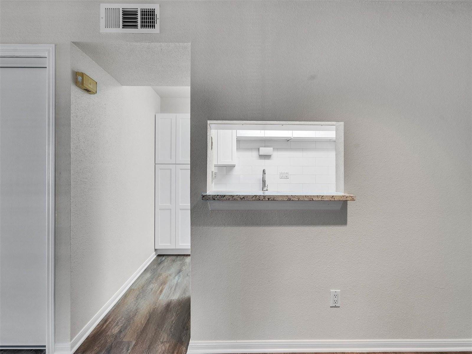 1860 White Oak Drive, Houston, TX 77009