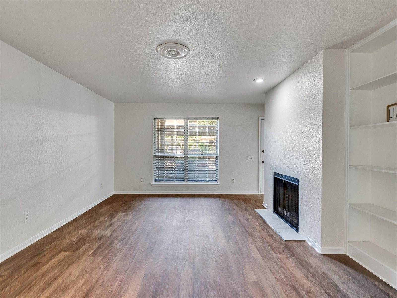 1860 White Oak Drive, Houston, TX 77009