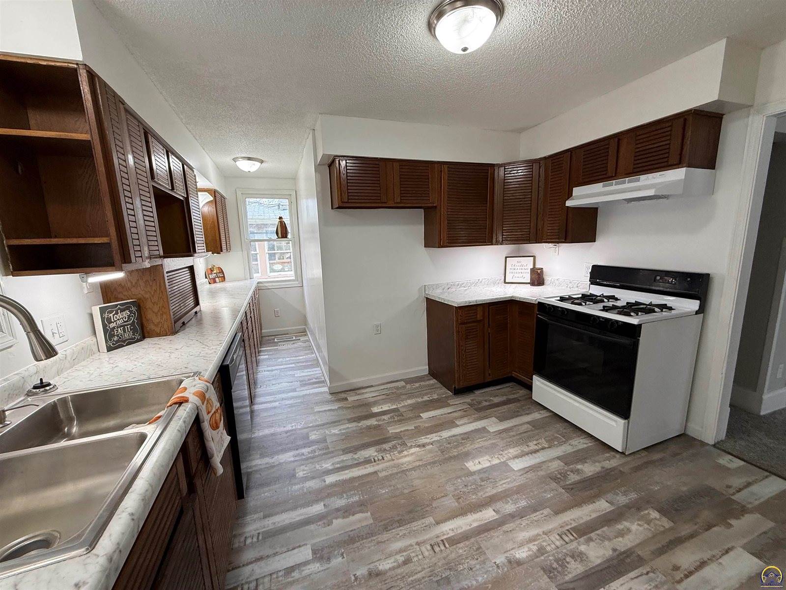 1115 SW Woodward AVE, Topeka, KS 66605