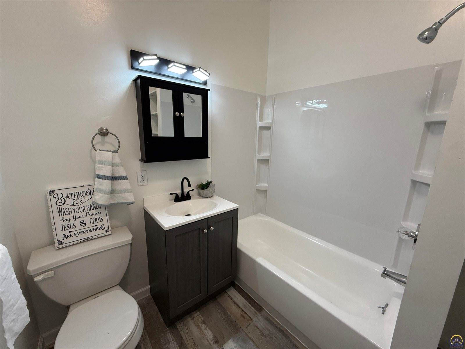 1115 SW Woodward AVE, Topeka, KS 66605