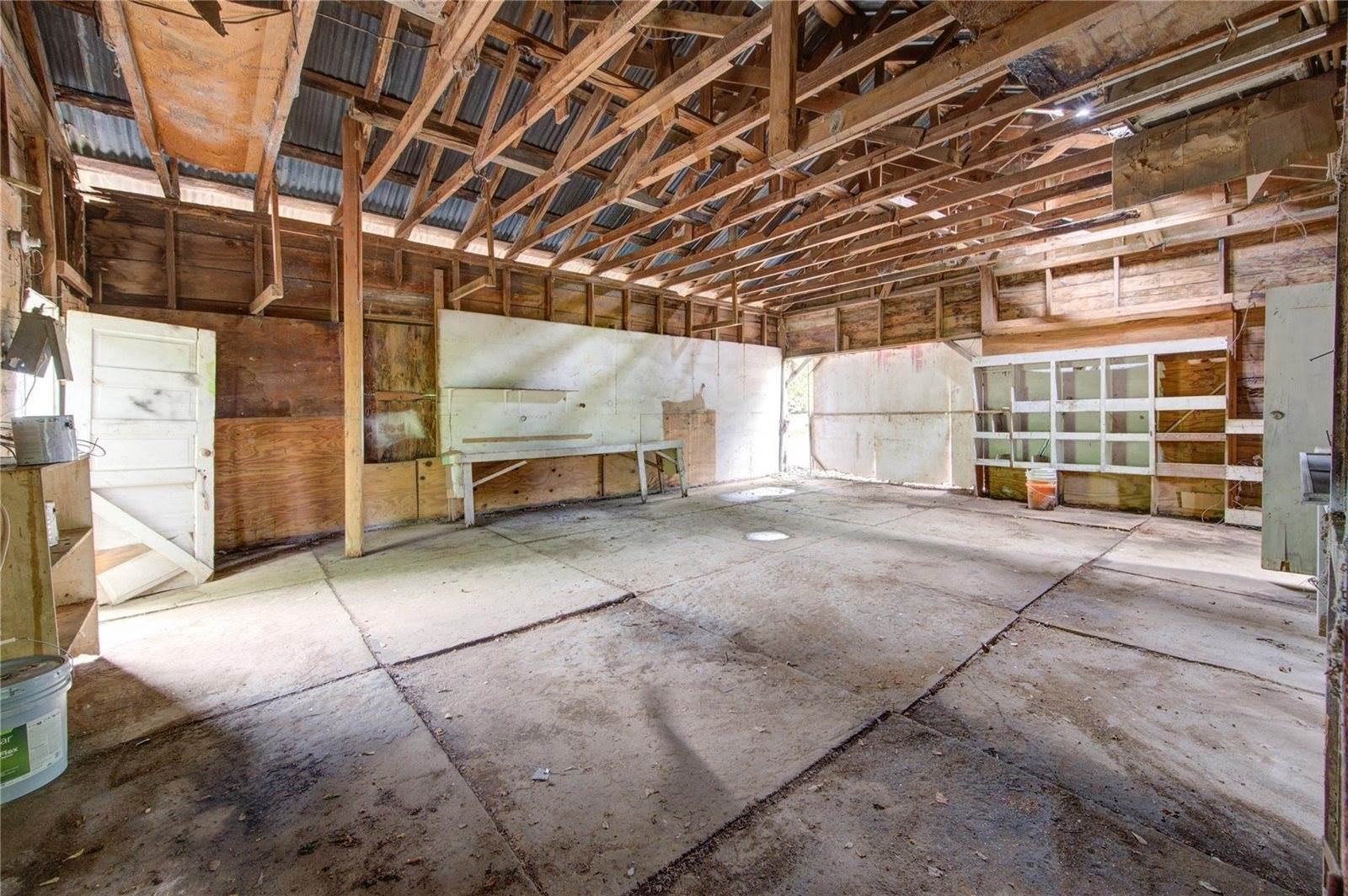 808 State Highway Loop 393, Goodrich, TX 77335