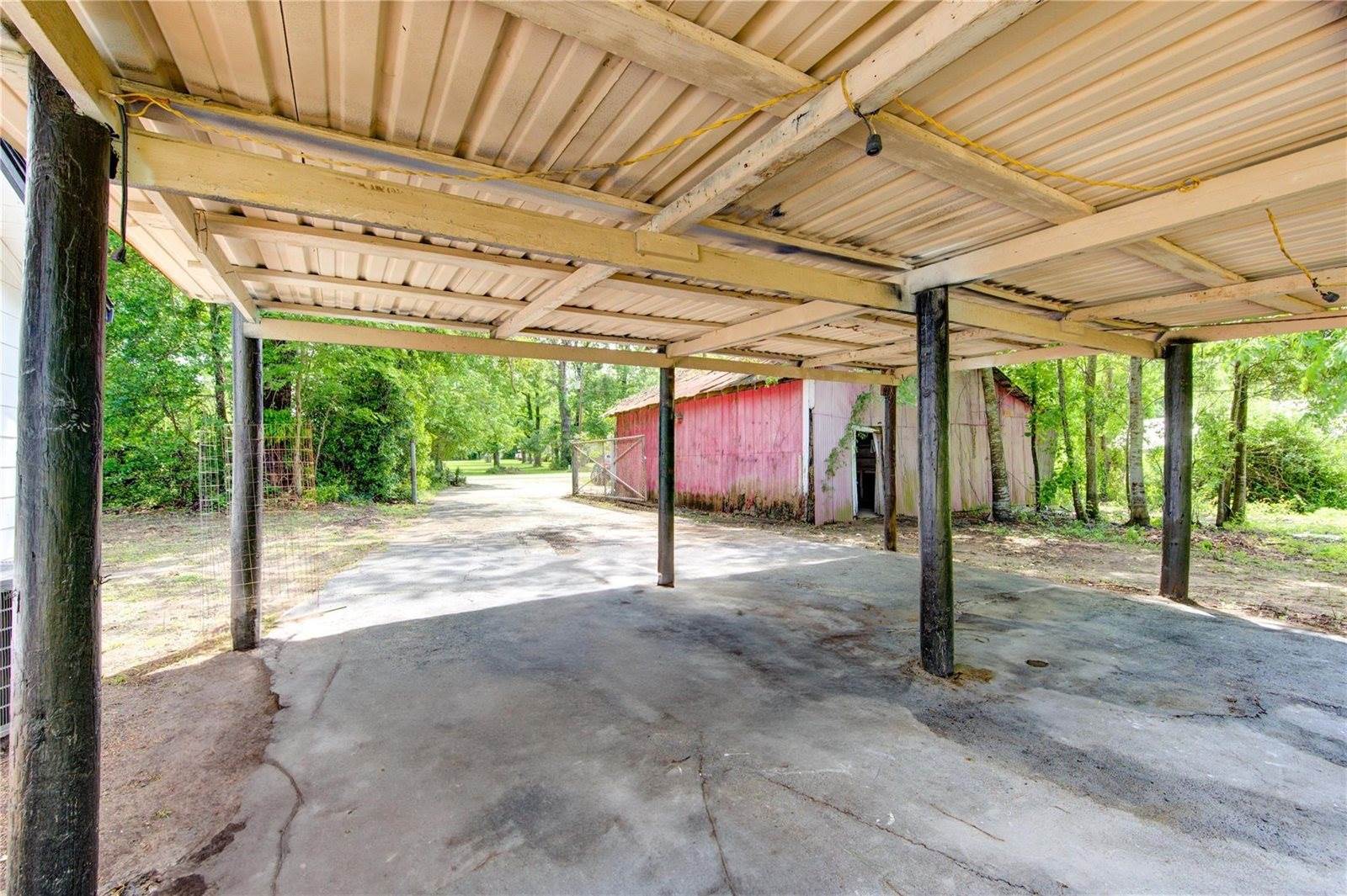 808 State Highway Loop 393, Goodrich, TX 77335