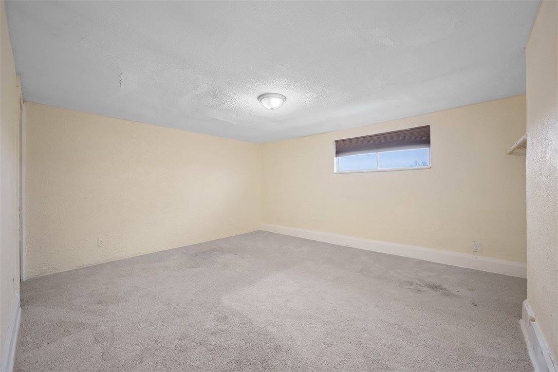 2921 Overhill St, South Park, PA 15129