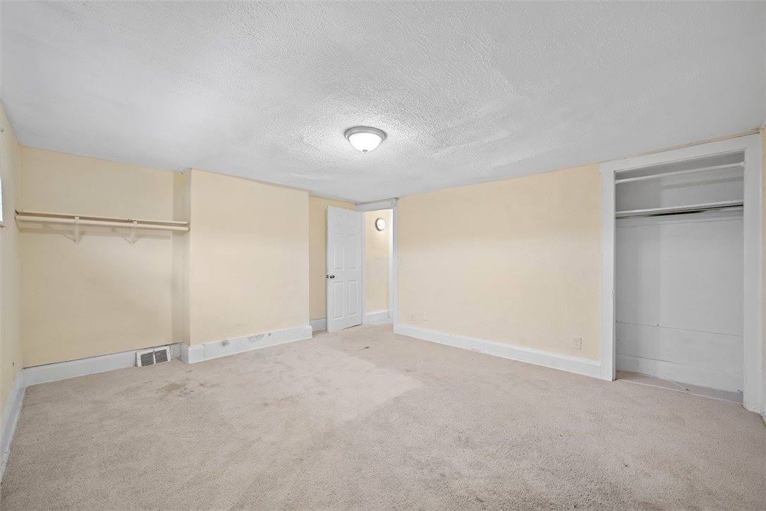 2921 Overhill St, South Park, PA 15129