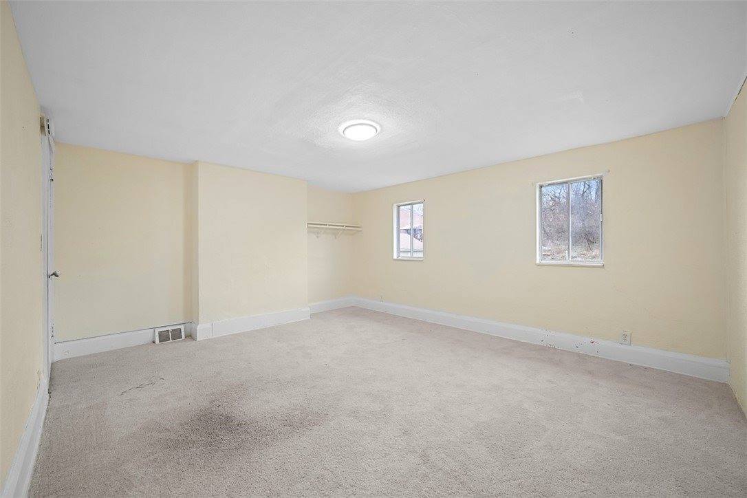 2921 Overhill St, South Park, PA 15129