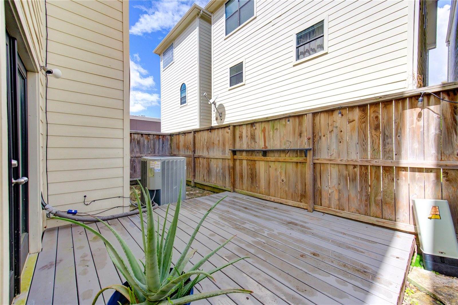 650 Westcross Street, Houston, TX 77018