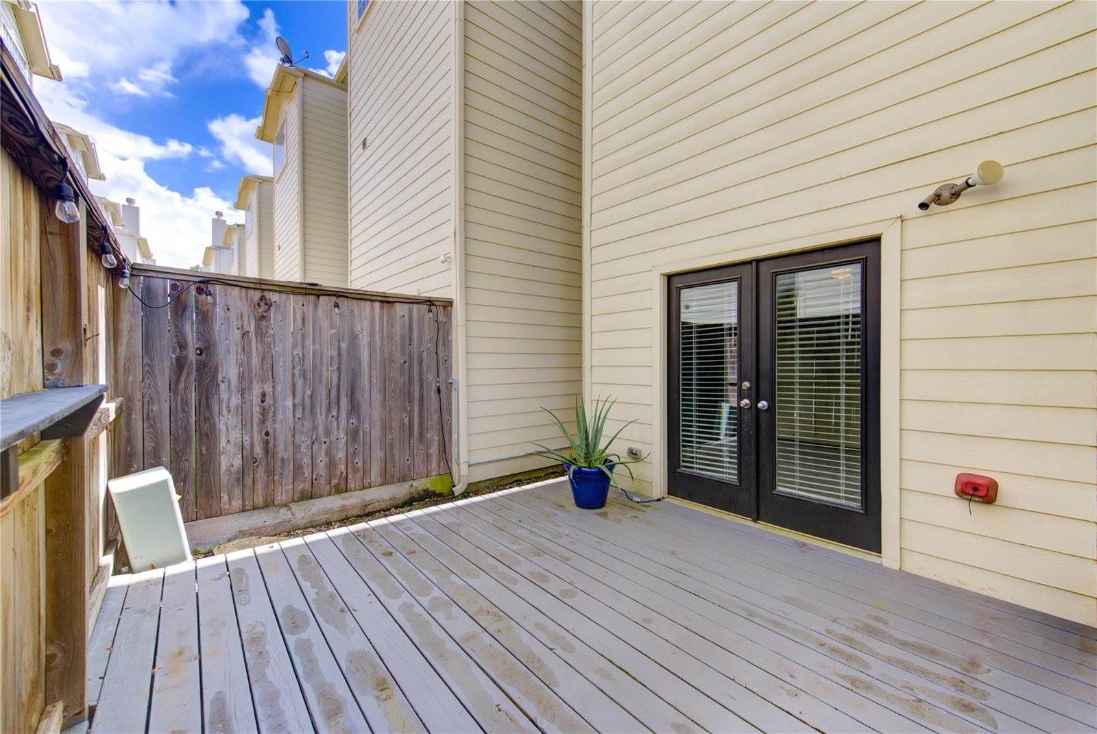 650 Westcross Street, Houston, TX 77018