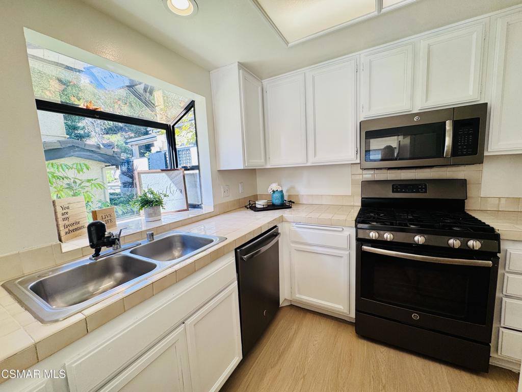 5714 Skyview Way, #E, Agoura Hills, CA 91301