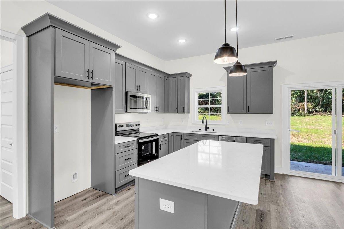 458 Sherwood Dr, McMinnville, TN 37110