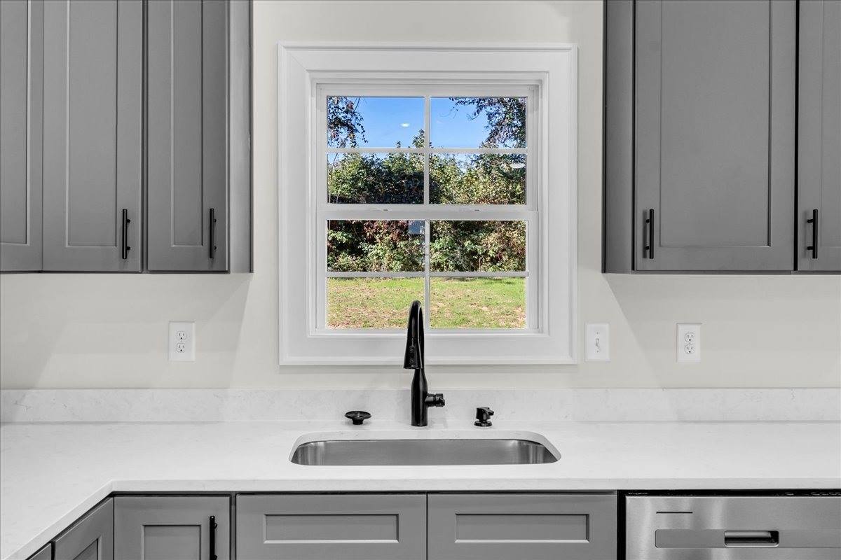 458 Sherwood Dr, McMinnville, TN 37110