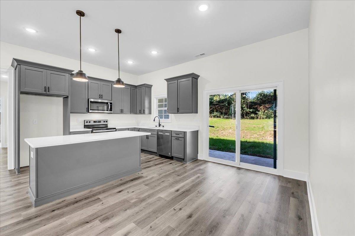 458 Sherwood Dr, McMinnville, TN 37110