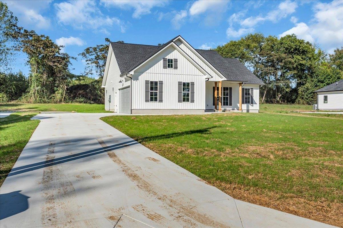 458 Sherwood Dr, McMinnville, TN 37110