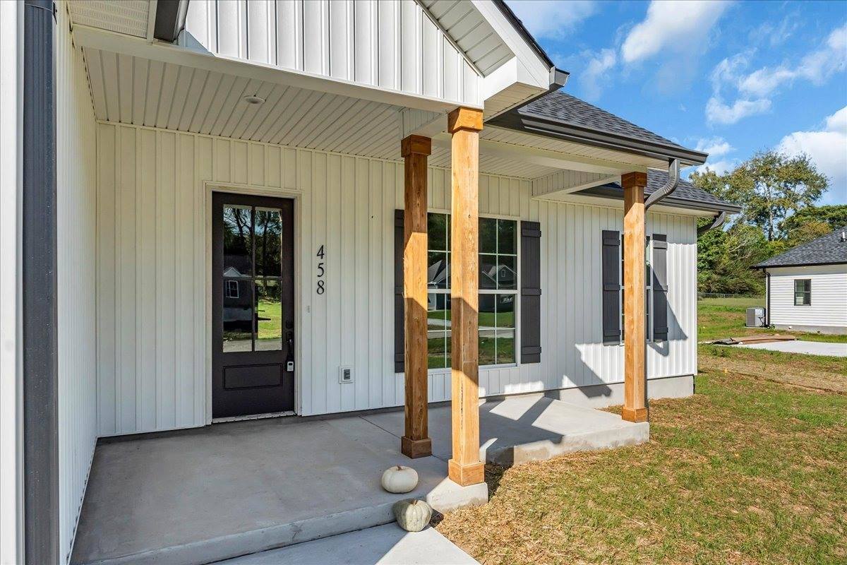 458 Sherwood Dr, McMinnville, TN 37110