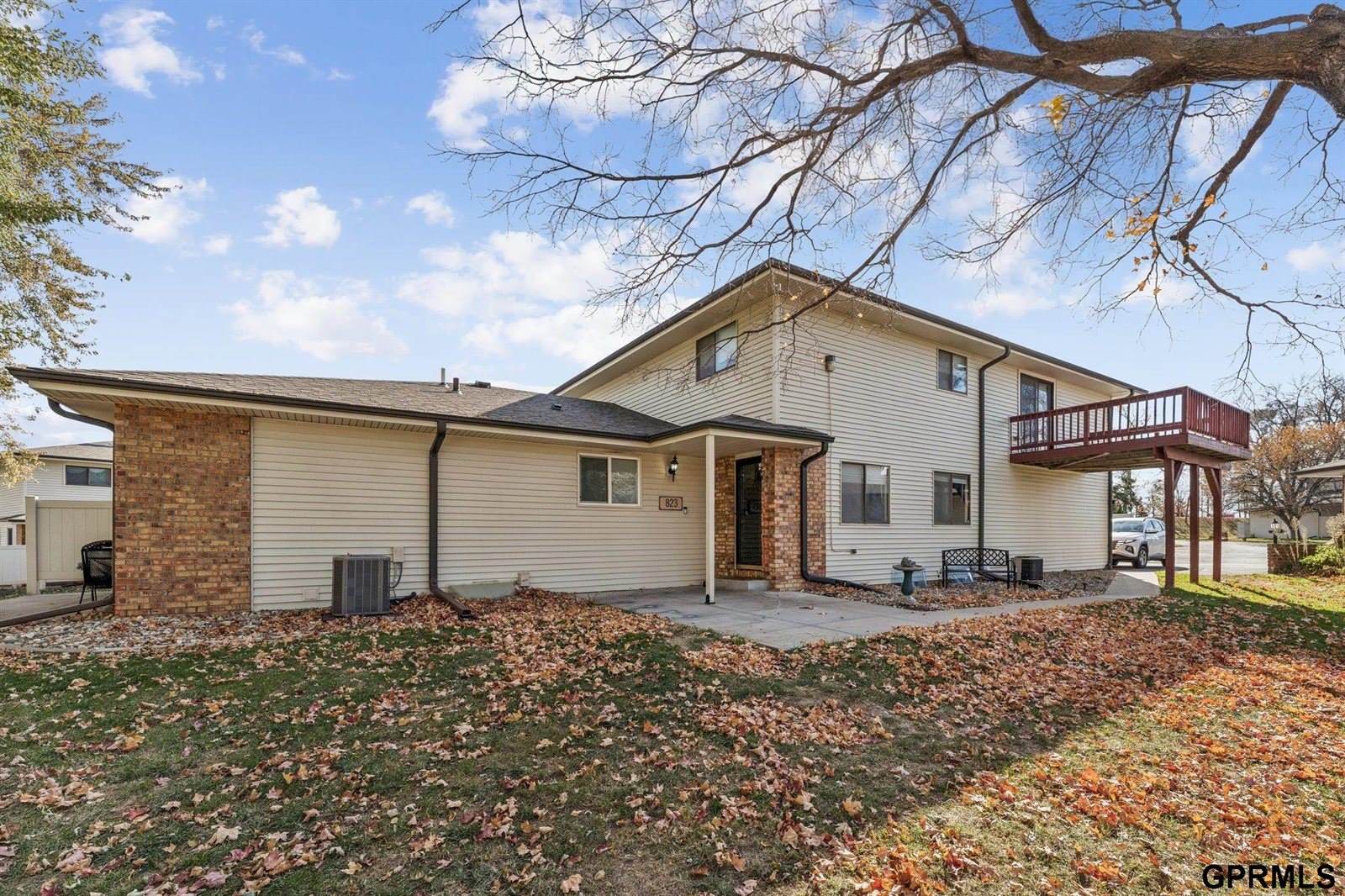 823 North 123 Court, Omaha, NE 68154