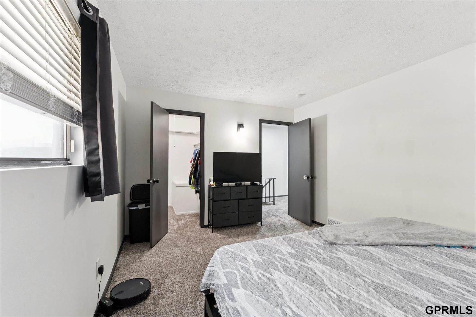 823 North 123 Court, Omaha, NE 68154