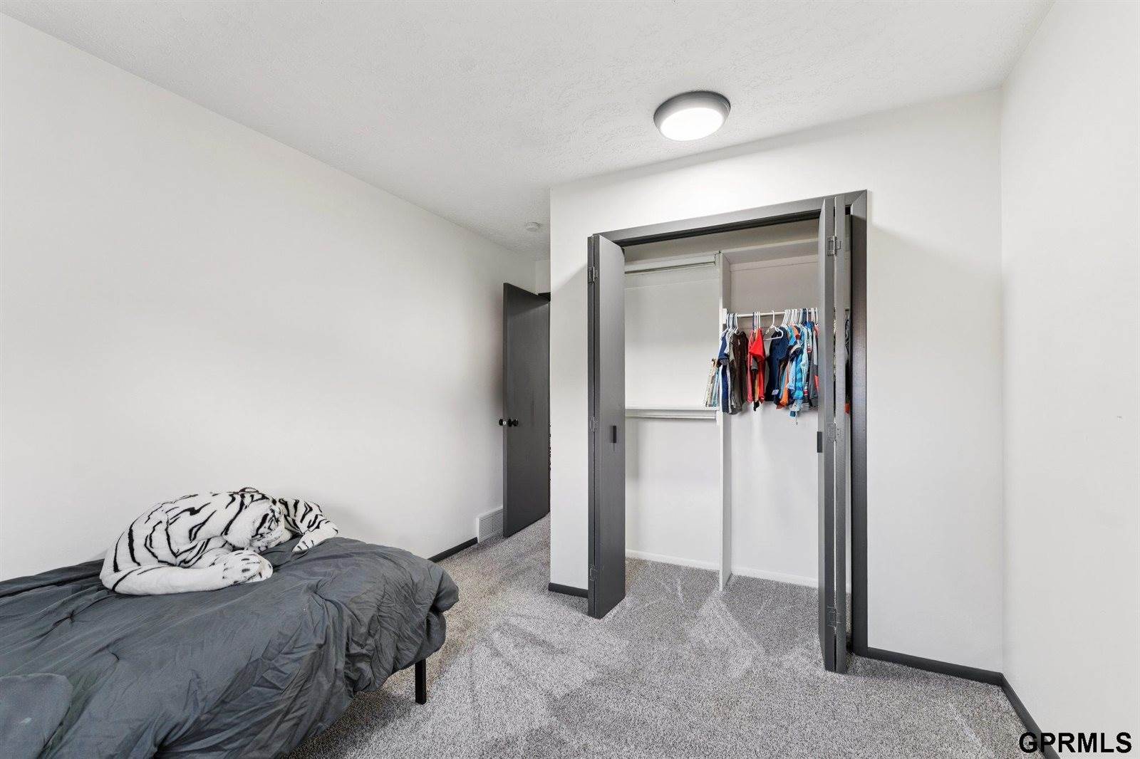 823 North 123 Court, Omaha, NE 68154