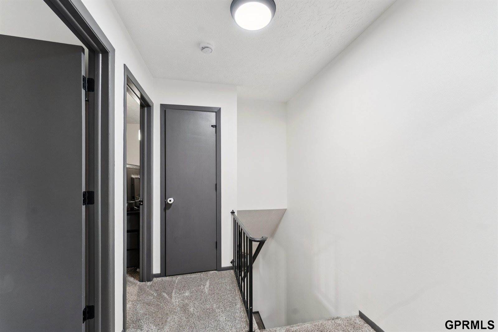 823 North 123 Court, Omaha, NE 68154