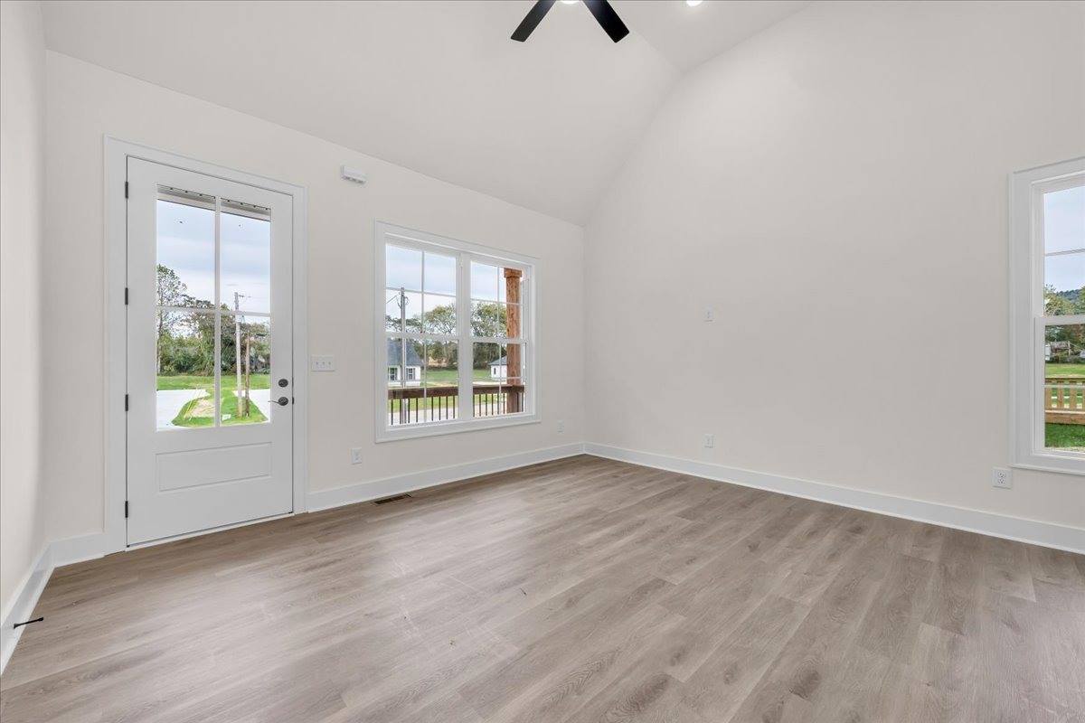 471 Sherwood Dr, McMinnville, TN 37110