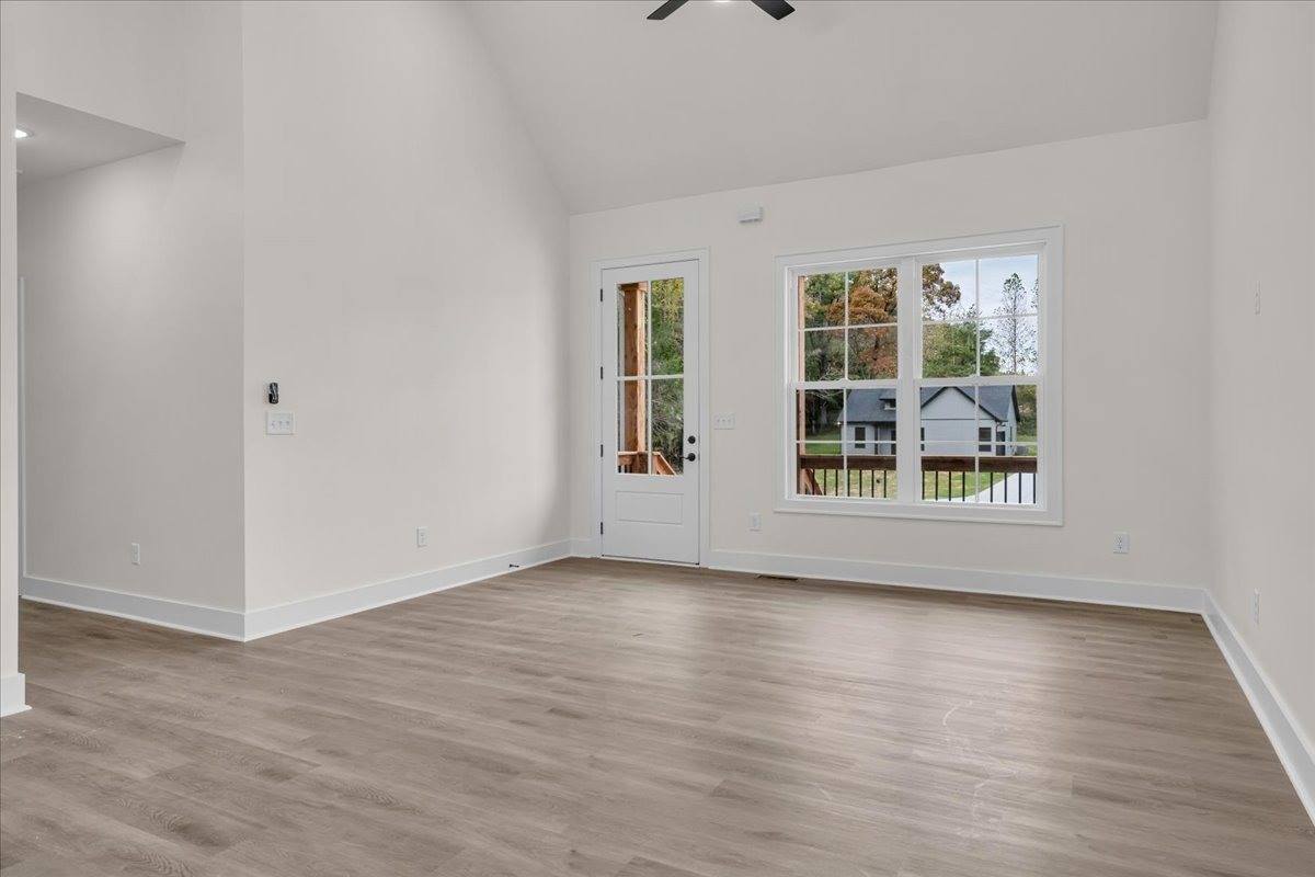 471 Sherwood Dr, McMinnville, TN 37110