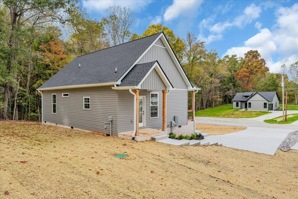 471 Sherwood Dr, McMinnville, TN 37110