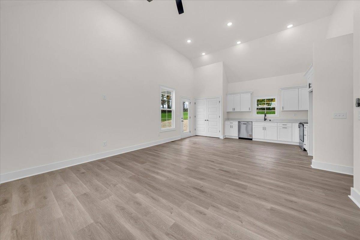 471 Sherwood Dr, McMinnville, TN 37110