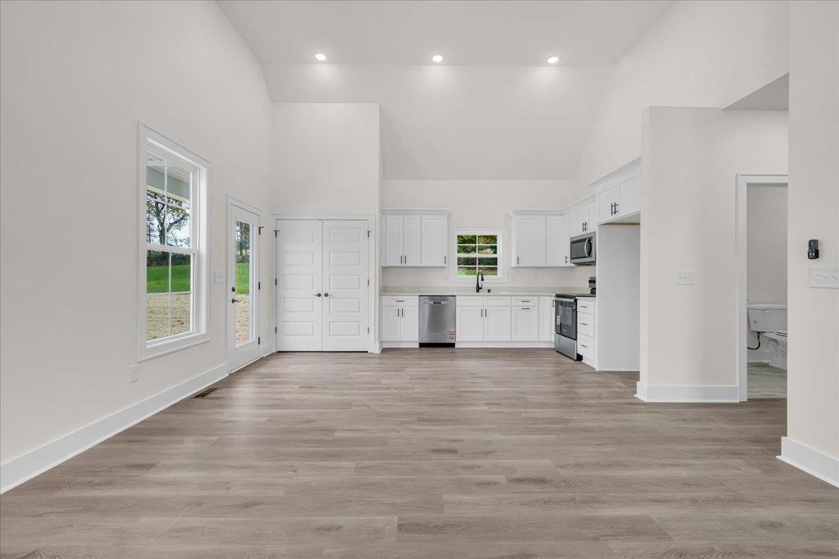 471 Sherwood Dr, McMinnville, TN 37110