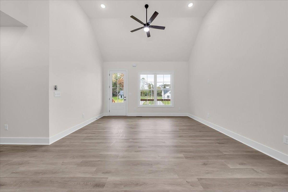 471 Sherwood Dr, McMinnville, TN 37110