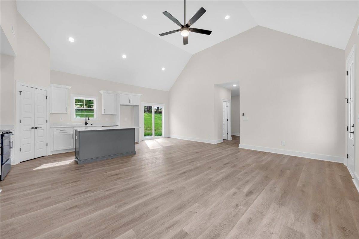 441 Sherwood Dr, McMinnville, TN 37110