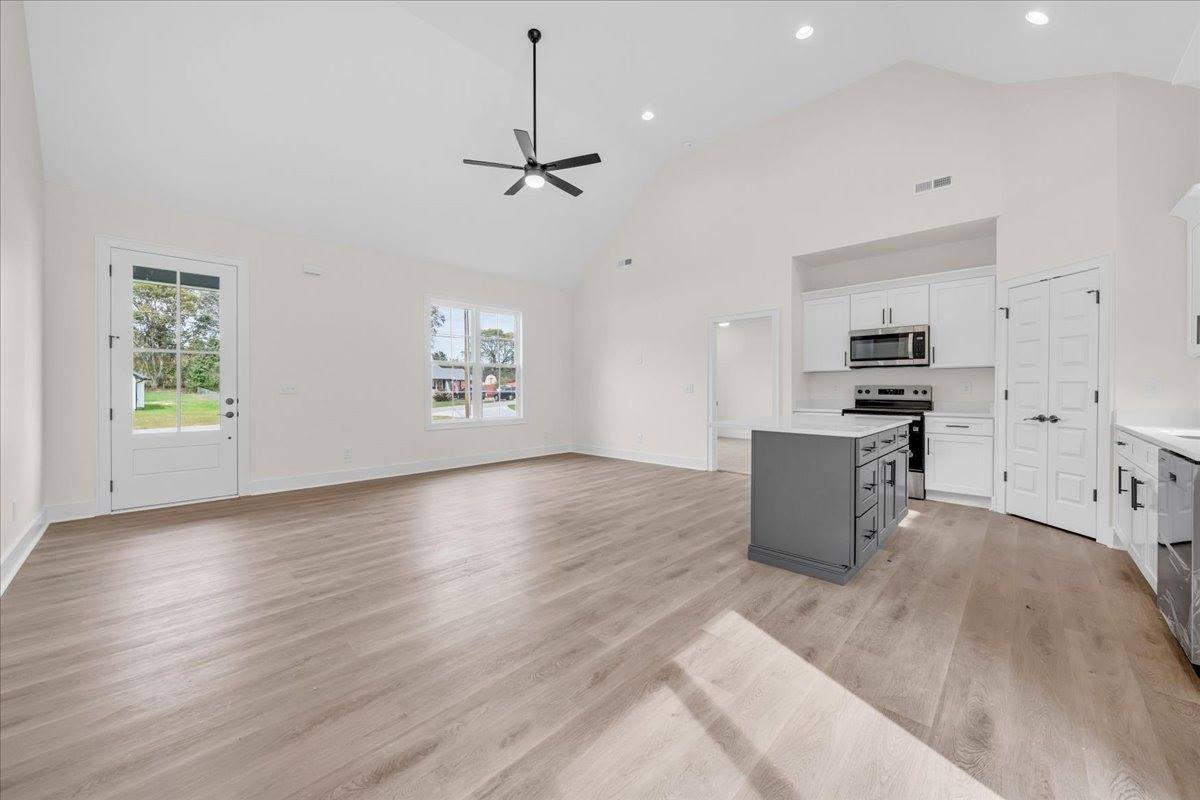 441 Sherwood Dr, McMinnville, TN 37110