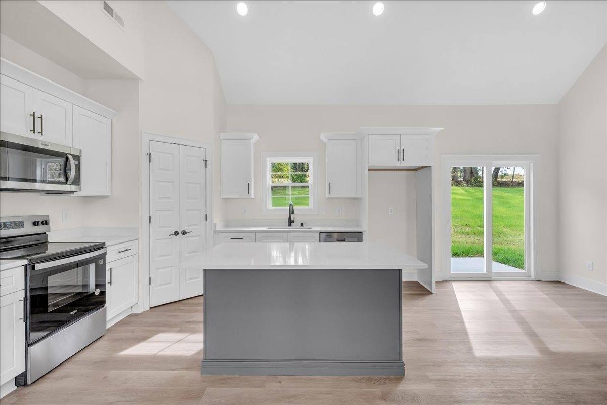 441 Sherwood Dr, McMinnville, TN 37110