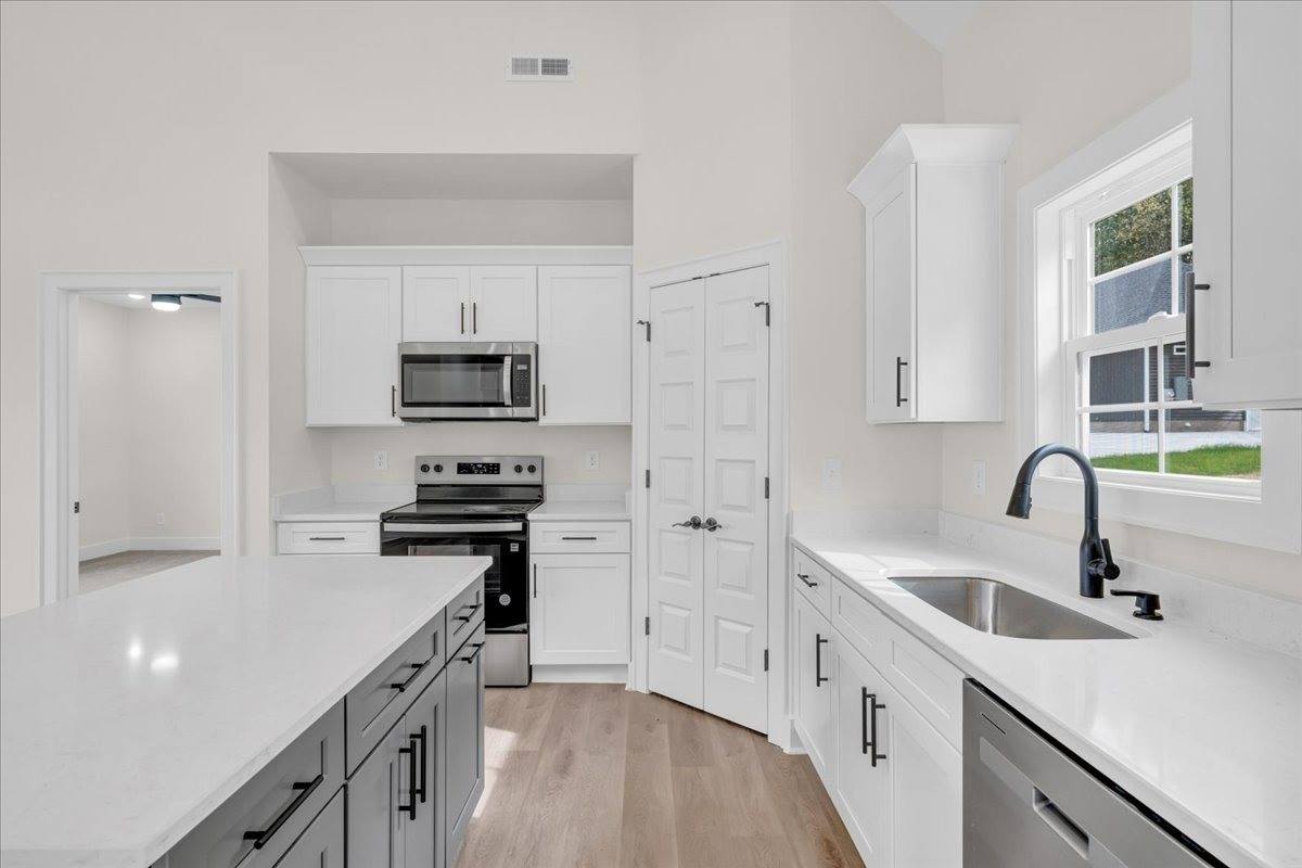 441 Sherwood Dr, McMinnville, TN 37110