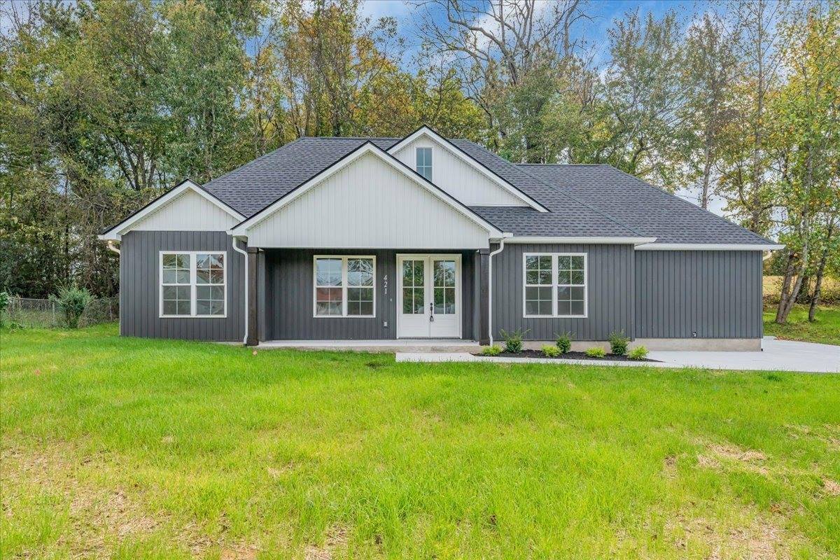 421 Sherwood Dr, McMinnville, TN 37110
