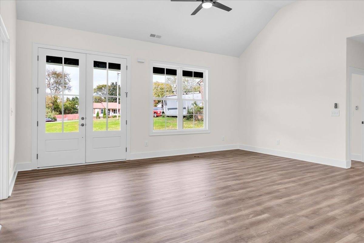 421 Sherwood Dr, McMinnville, TN 37110