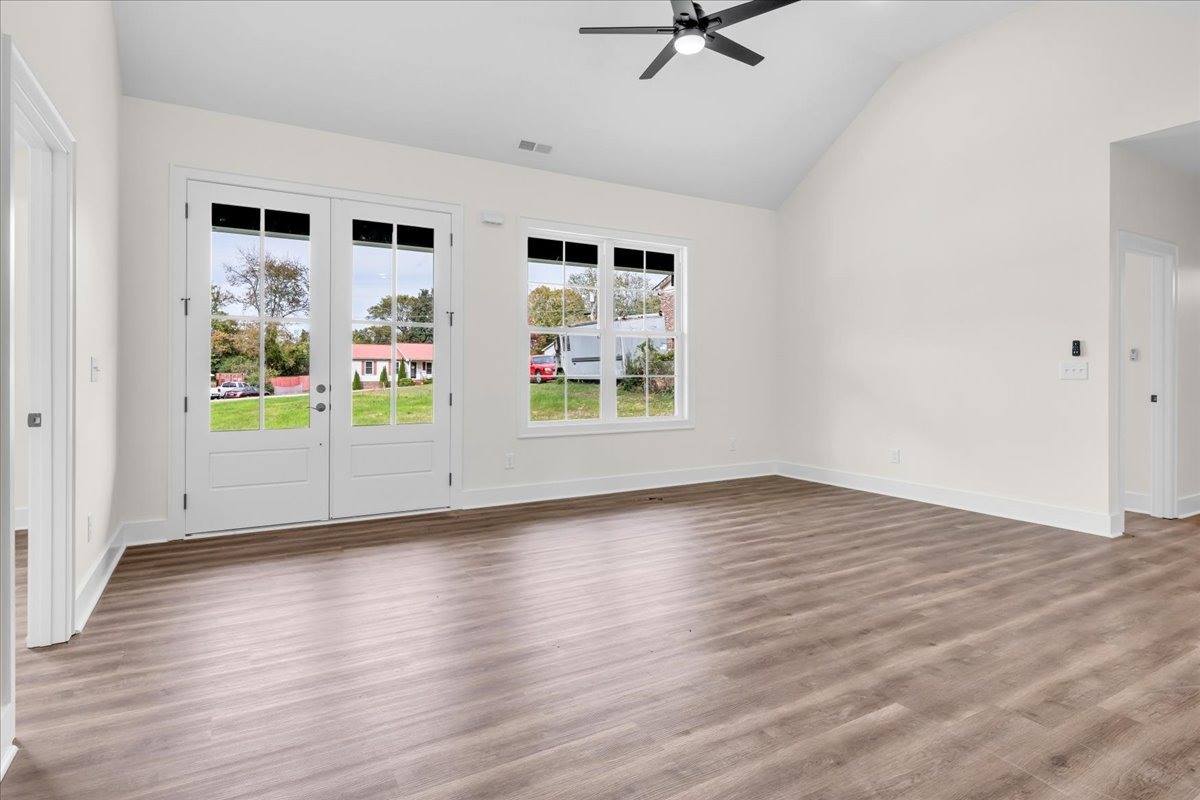 421 Sherwood Dr, McMinnville, TN 37110