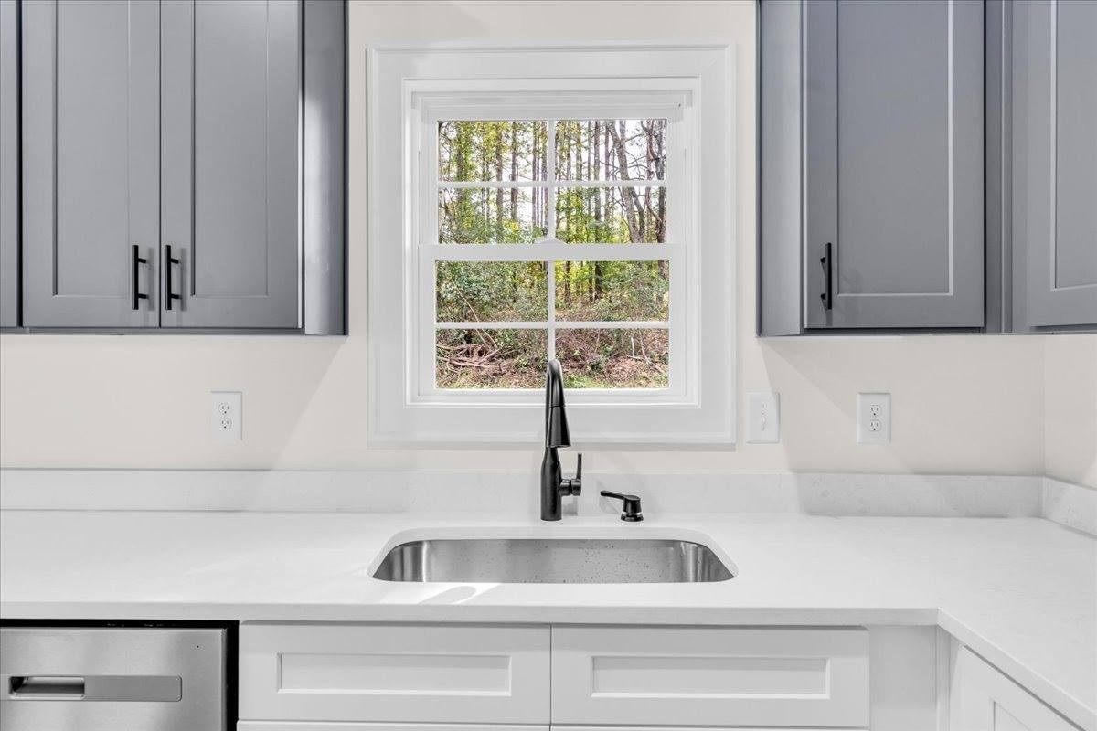 421 Sherwood Dr, McMinnville, TN 37110