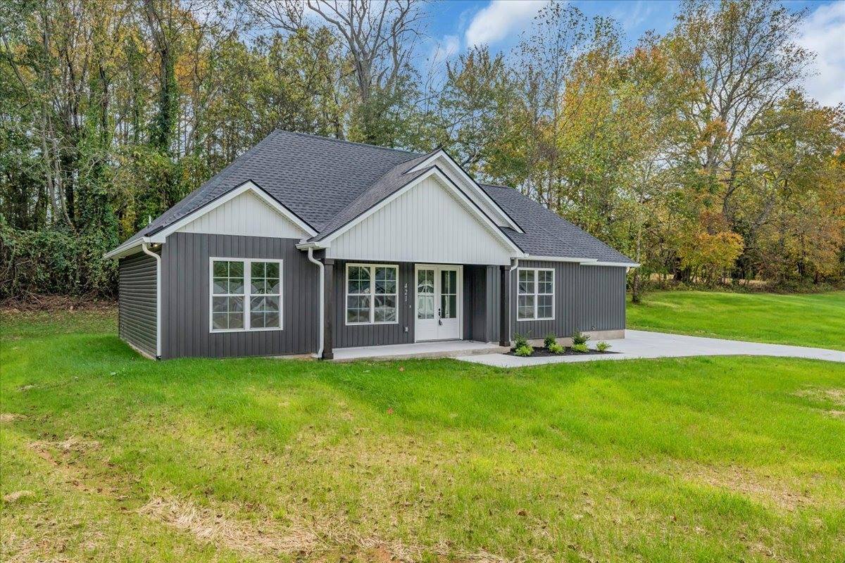 421 Sherwood Dr, McMinnville, TN 37110