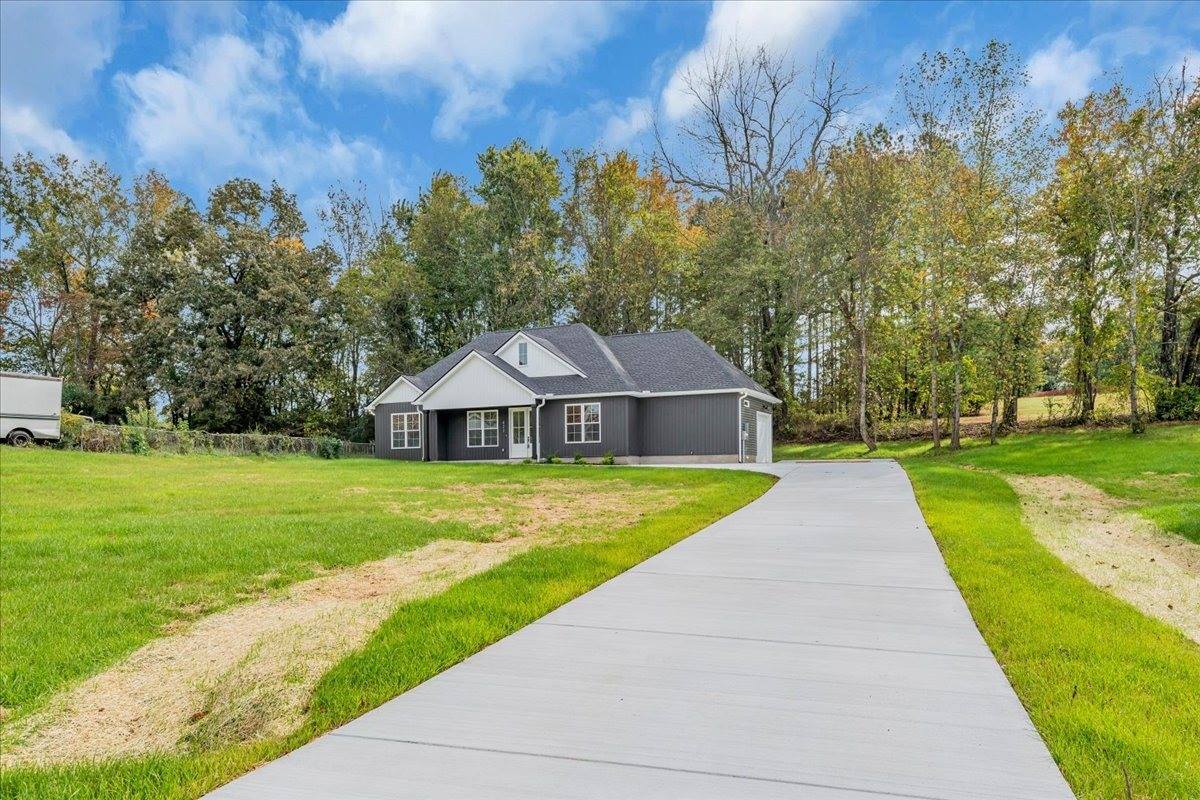 421 Sherwood Dr, McMinnville, TN 37110