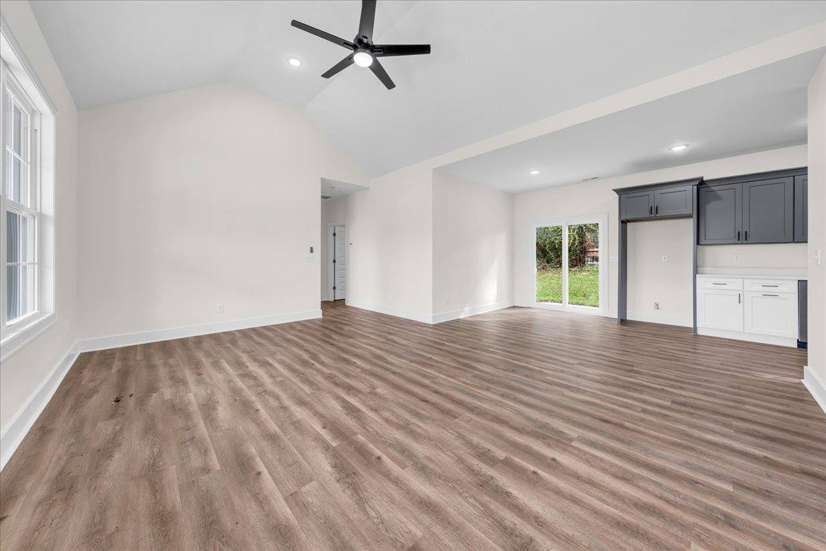 421 Sherwood Dr, McMinnville, TN 37110