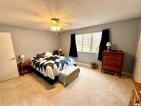 3721 35TH Street, Moline, IL 61265