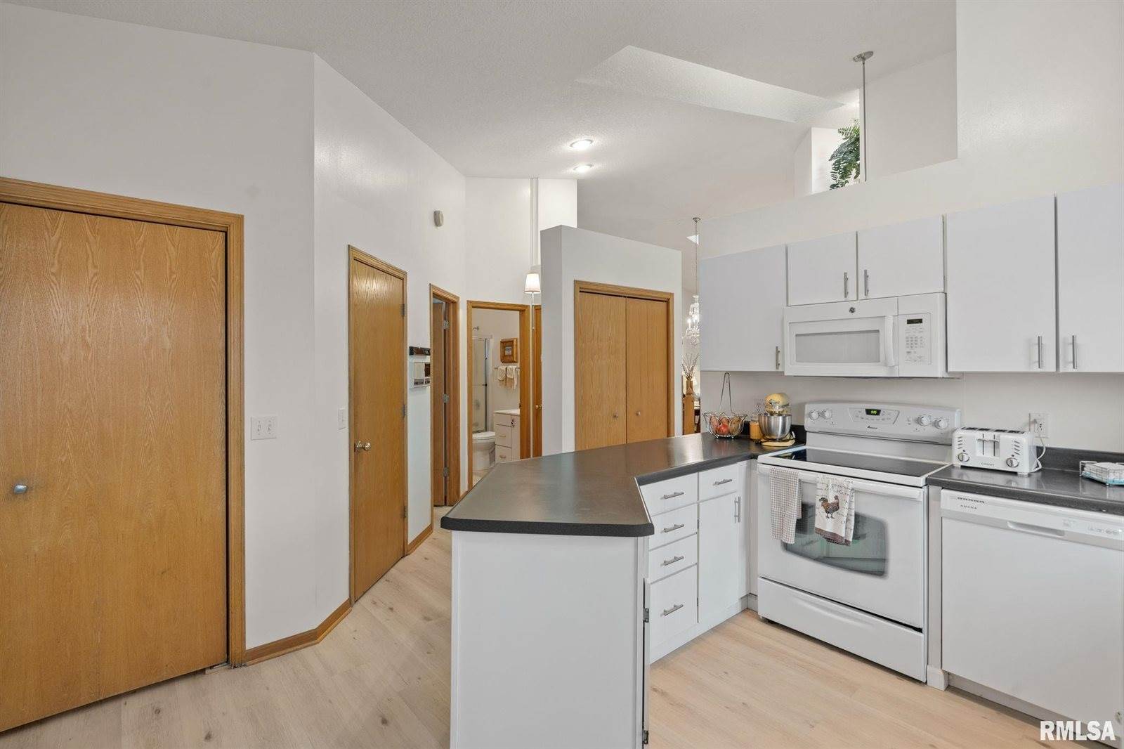 4000 Prairie Lane, Bettendorf, IA 52722