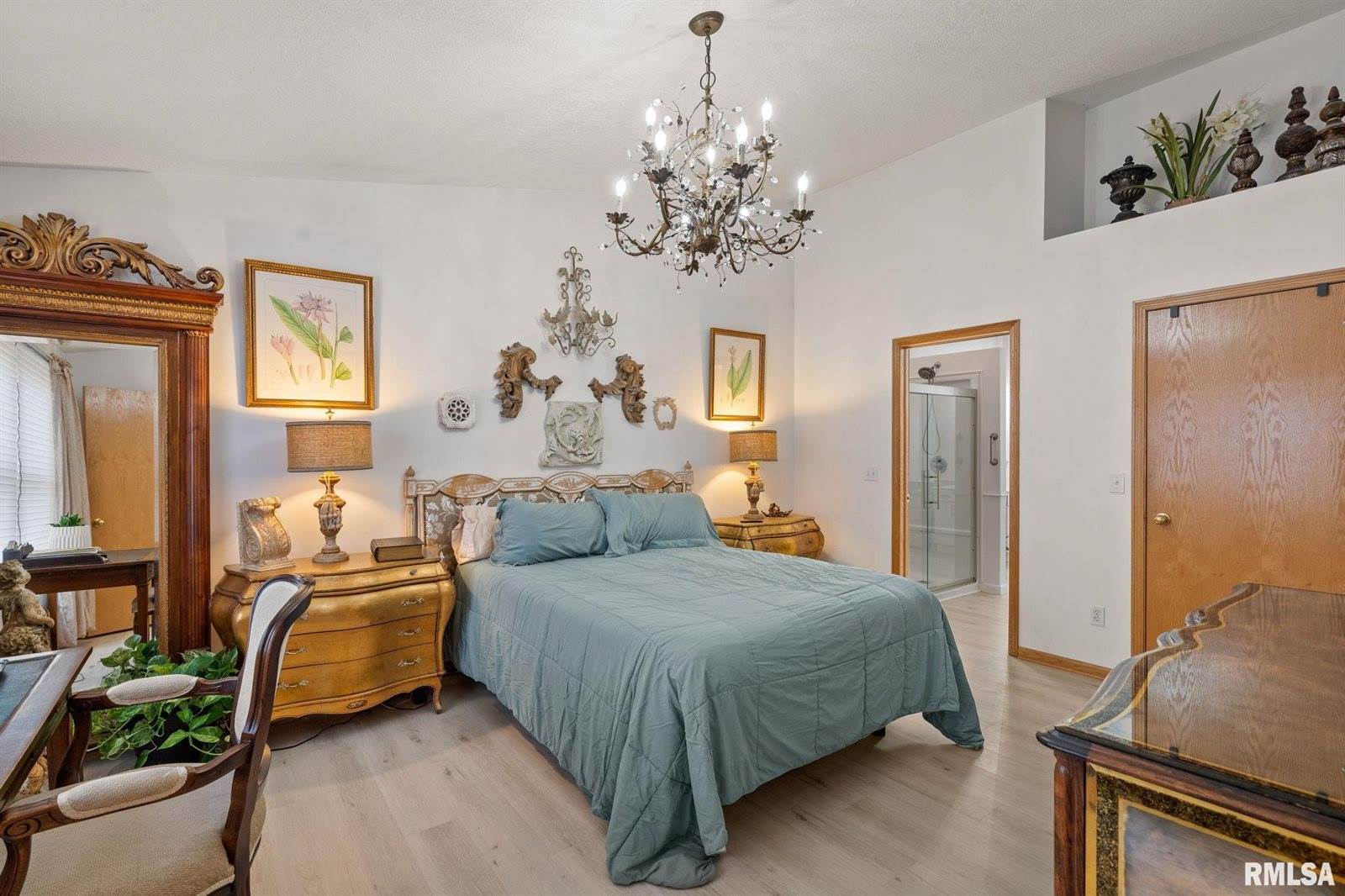 4000 Prairie Lane, Bettendorf, IA 52722