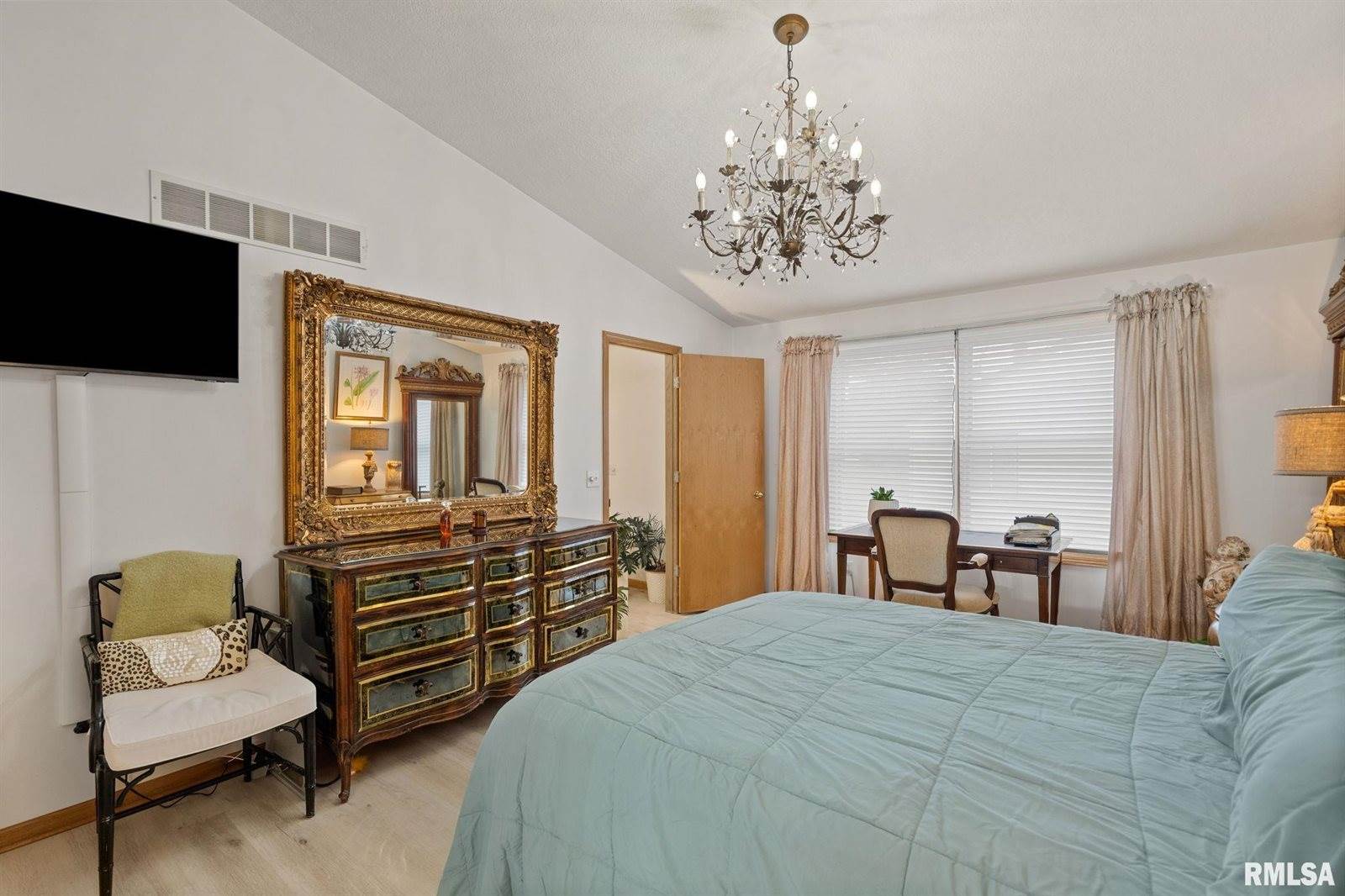 4000 Prairie Lane, Bettendorf, IA 52722