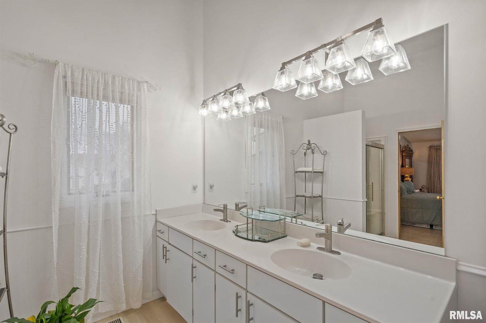 4000 Prairie Lane, Bettendorf, IA 52722