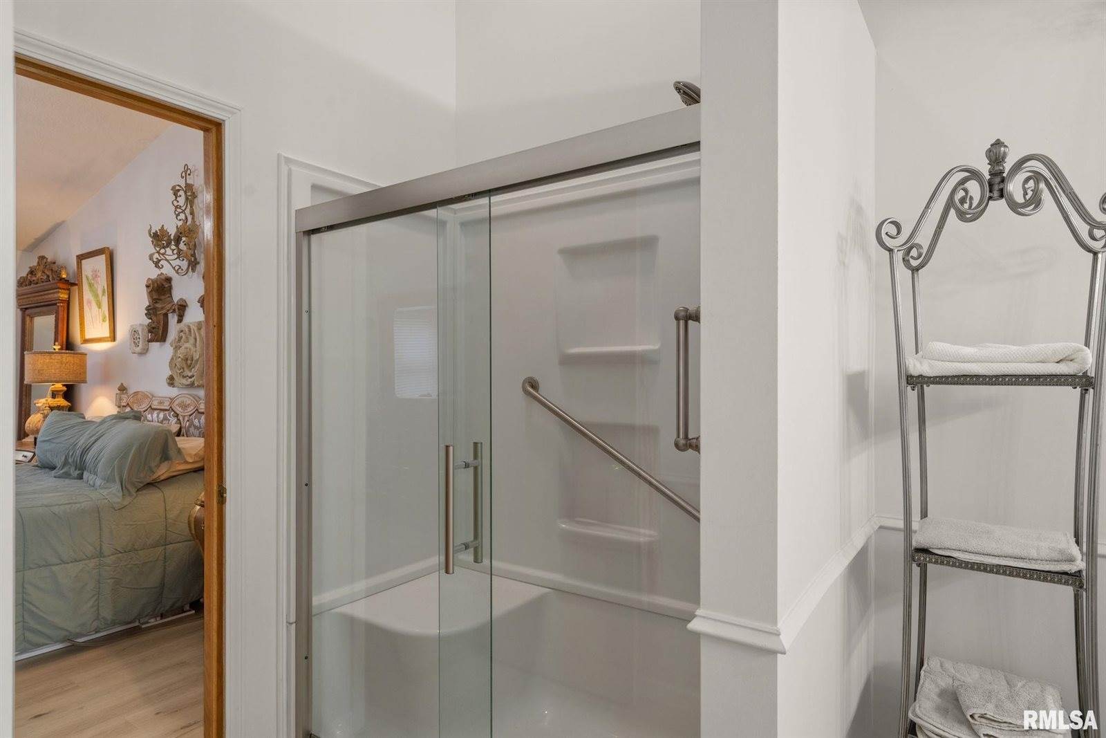 4000 Prairie Lane, Bettendorf, IA 52722